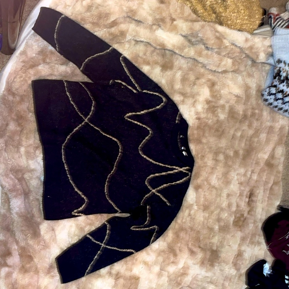 Im selling a Zara sweater with stripe patterns